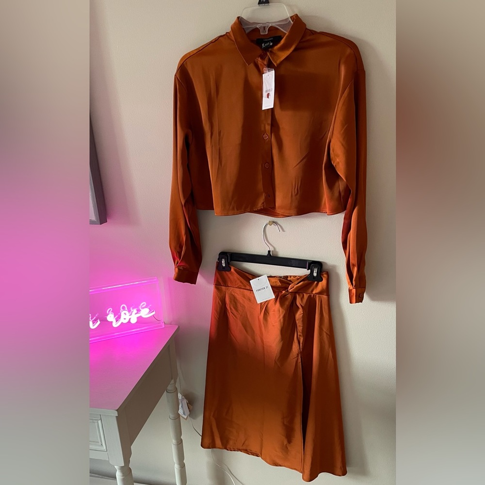 Cropped button up w/ midi skirt - Matching Set - Brand New w/ Tags